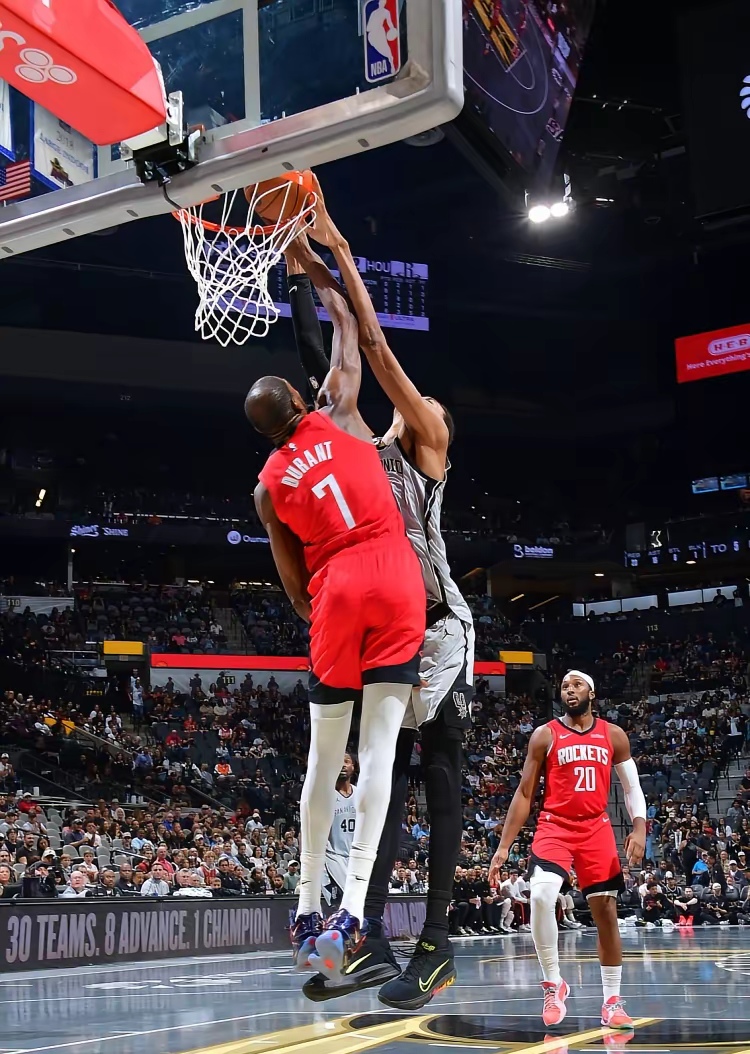 金年会登录入口-关于NBA总决赛赛程吃紧，圣安东尼奥马刺今晚完成体检，态度坚定，数据趋势出现新变化的信息